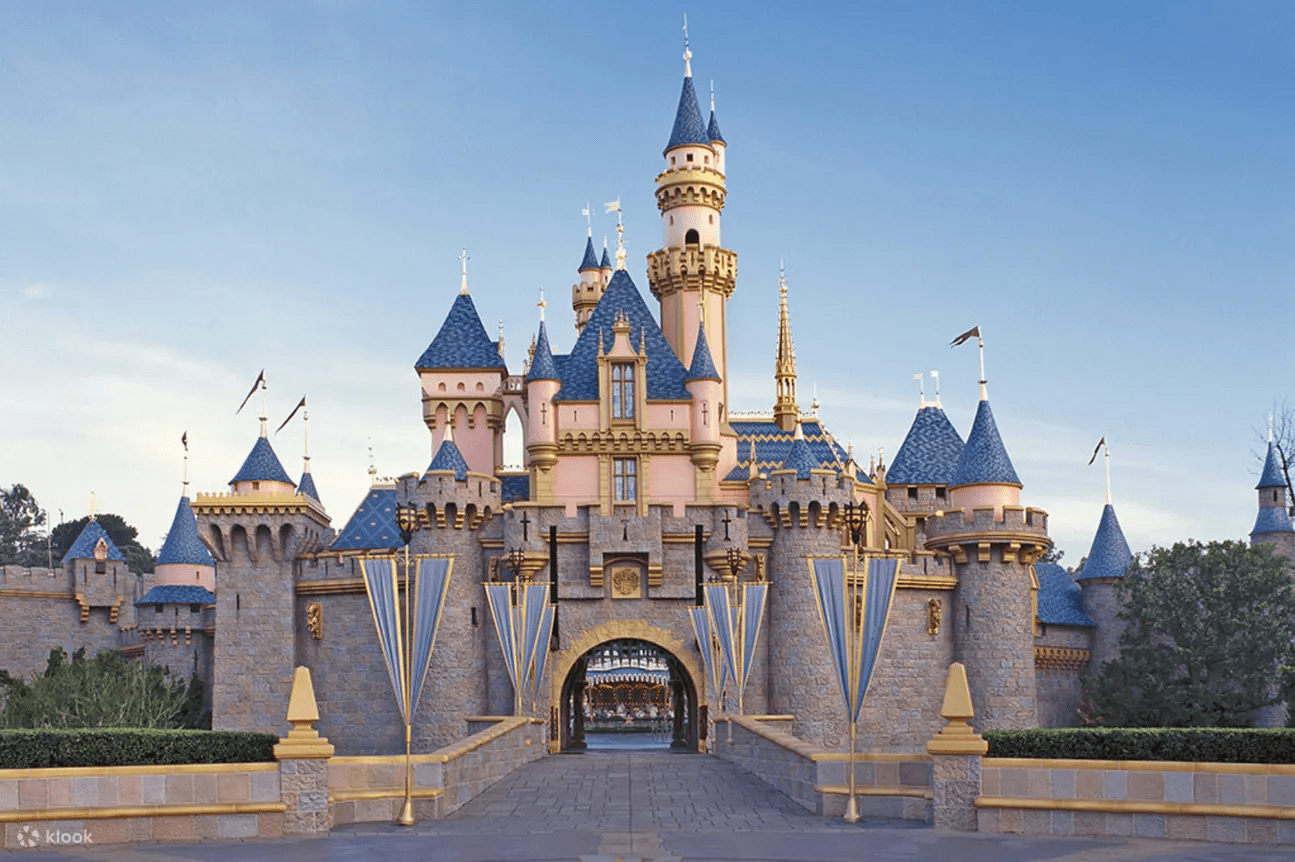 Lâu đài Disneyland - Vườn cổ tích của tuổi thơ