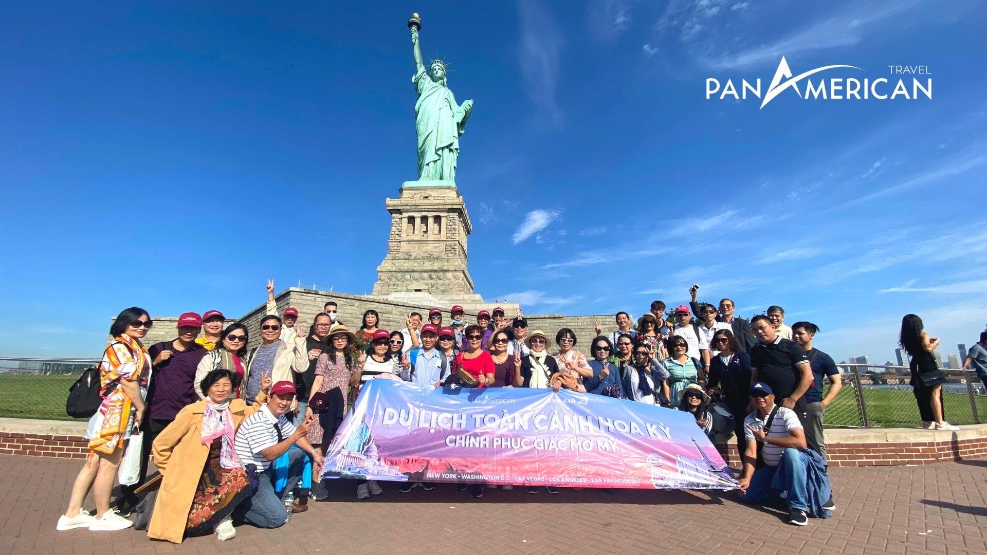 Khách hàng của Pan American Travel tại thành phố New York trong chuyến du lịch Mỹ