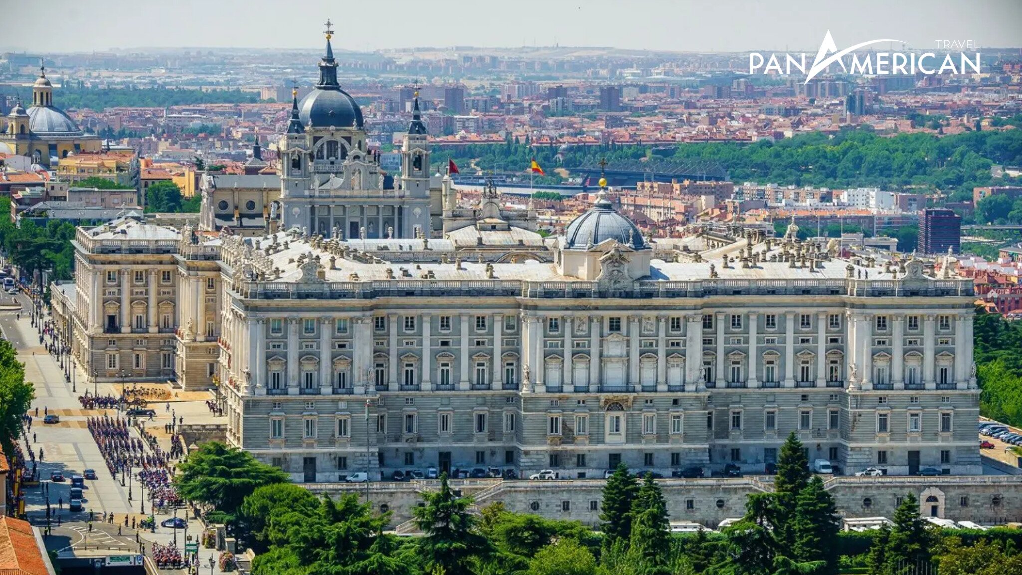 Cung điện hoàng gia Tây Ban Nha hoành tráng và lộng lẫy