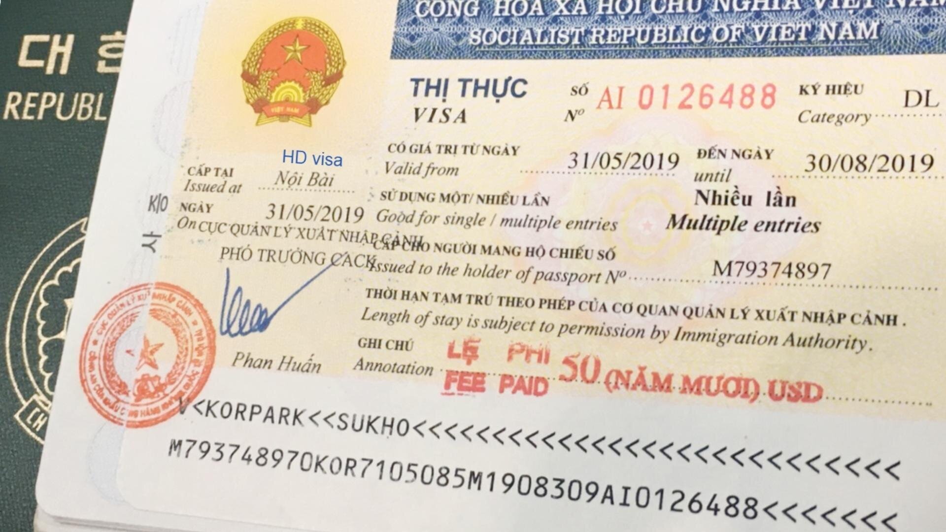 Khi nào người nước ngoài cần gia hạn visa Việt Nam