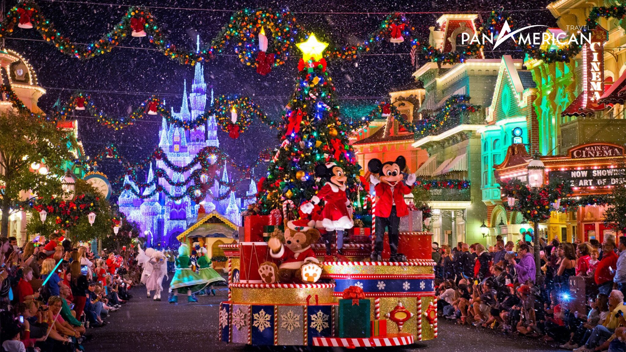 Không khí Giáng sinh vô cùng hoành tráng ở công viên Disneyland