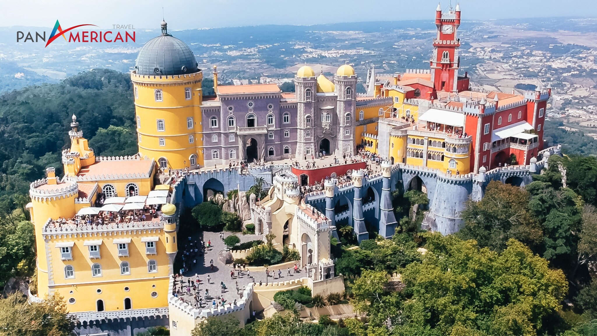 Sự đa dạng kiến trúc của cung điện Pena đã tạo nên một tòa lâu đài đồ sộ hoành tráng
