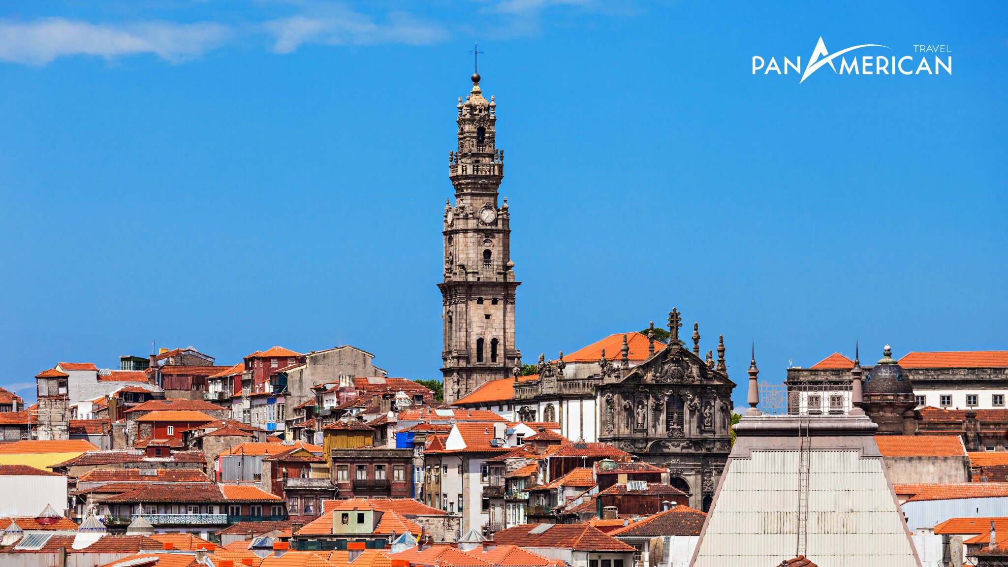 Tòa tháp Clerigos Tower cao 76m có tầm nhìn toàn cảnh thành phố Porto