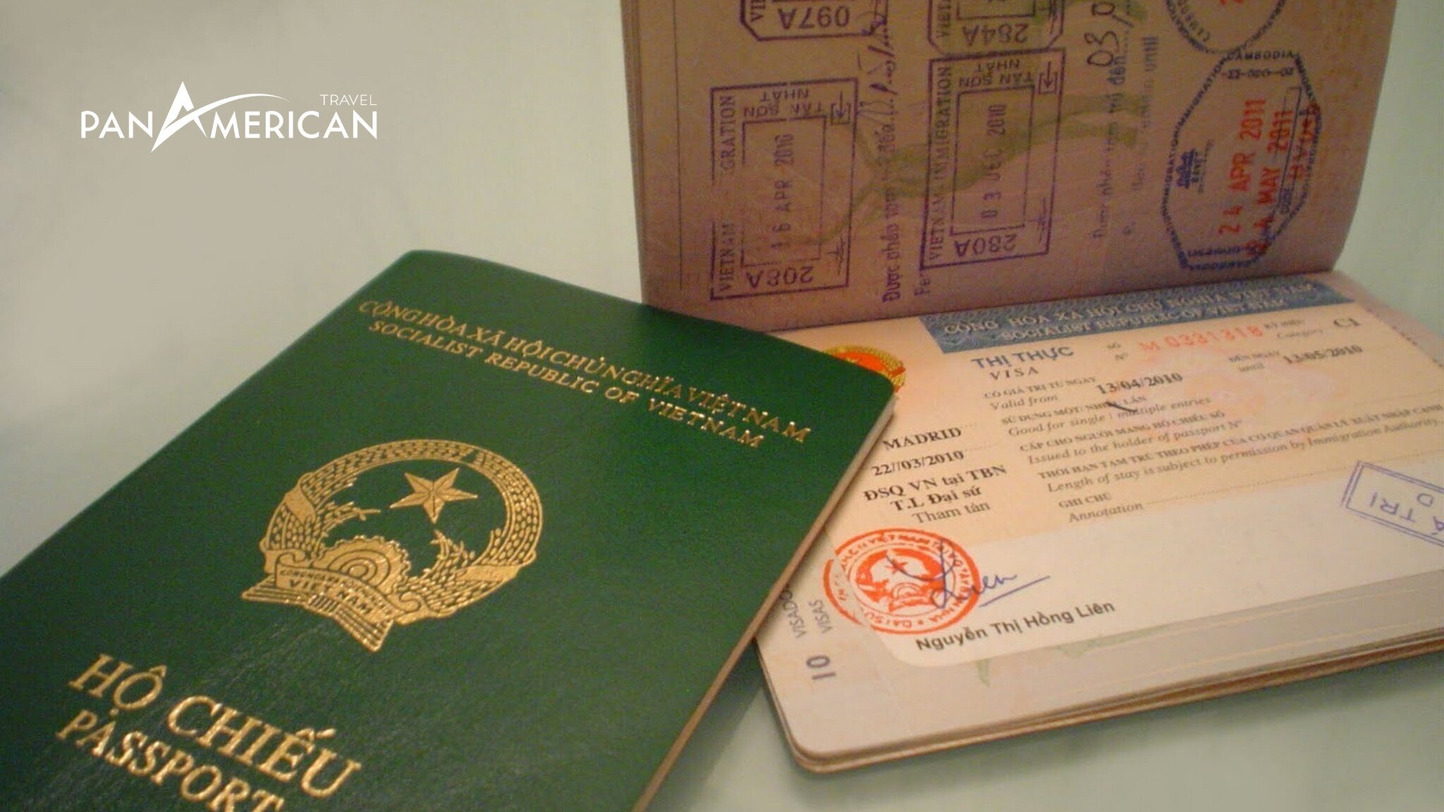 Visa thường được đóng dấu hoặc dán lên hộ chiếu