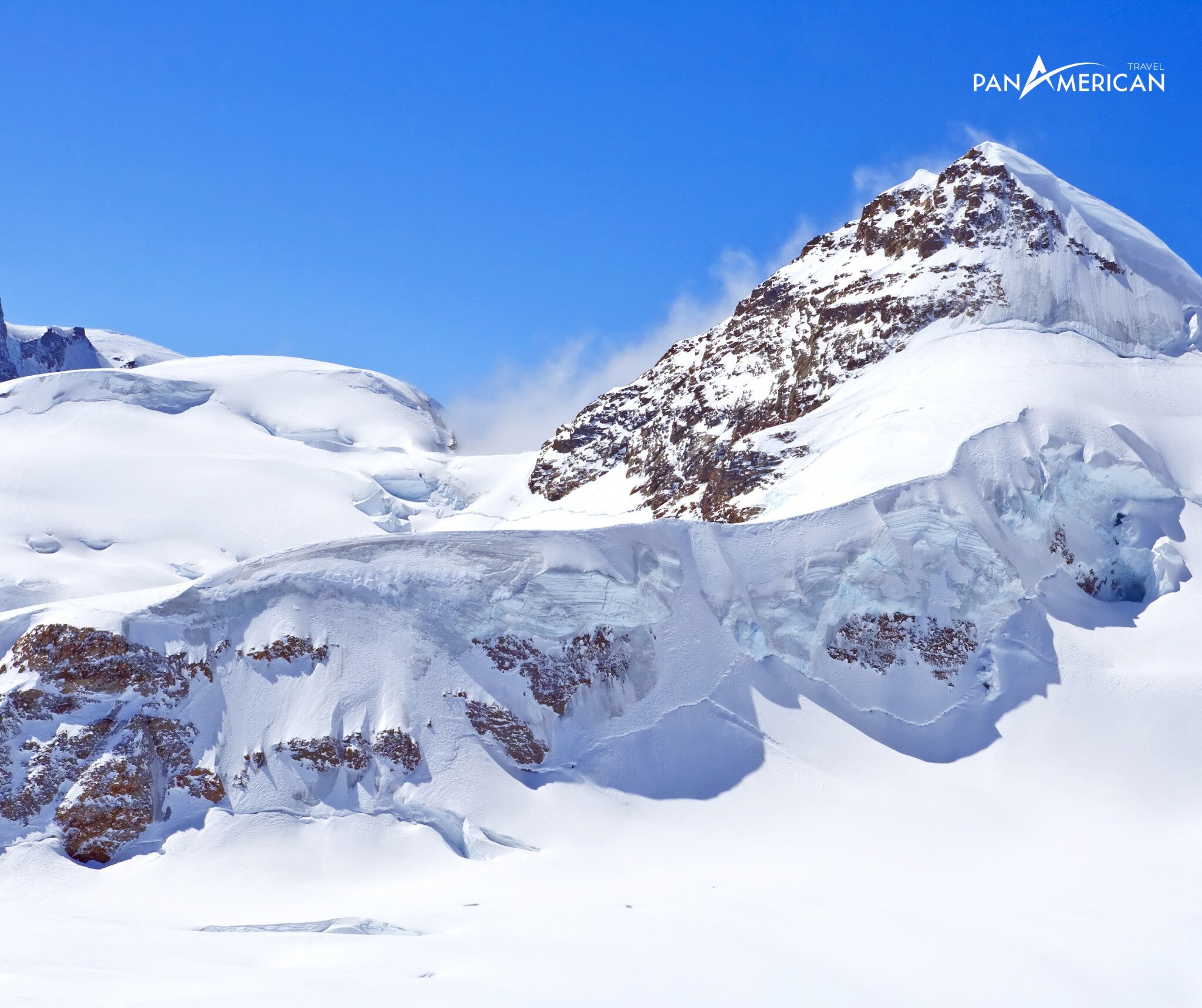 Tuyết bao phủ các đỉnh núi ở Thuỵ Sĩ
