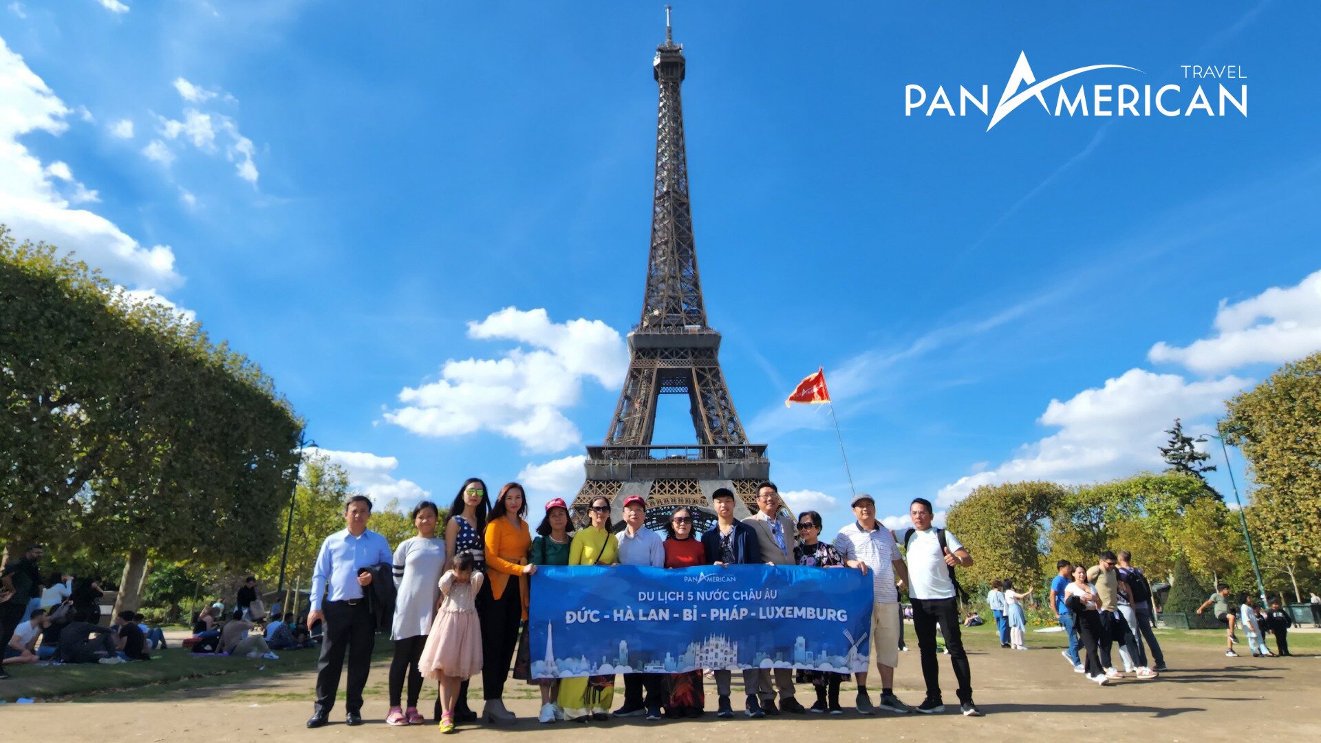 Khách hàng của Pan American Travel trong tour châu Âu