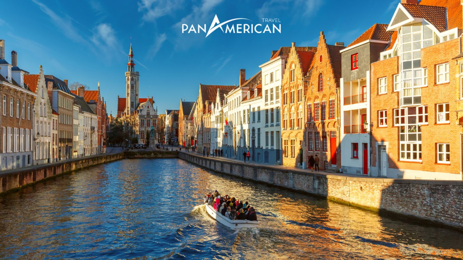 Du khách yêu thích ngồi trên thuyền ngắm cảnh thành phố Bruges 