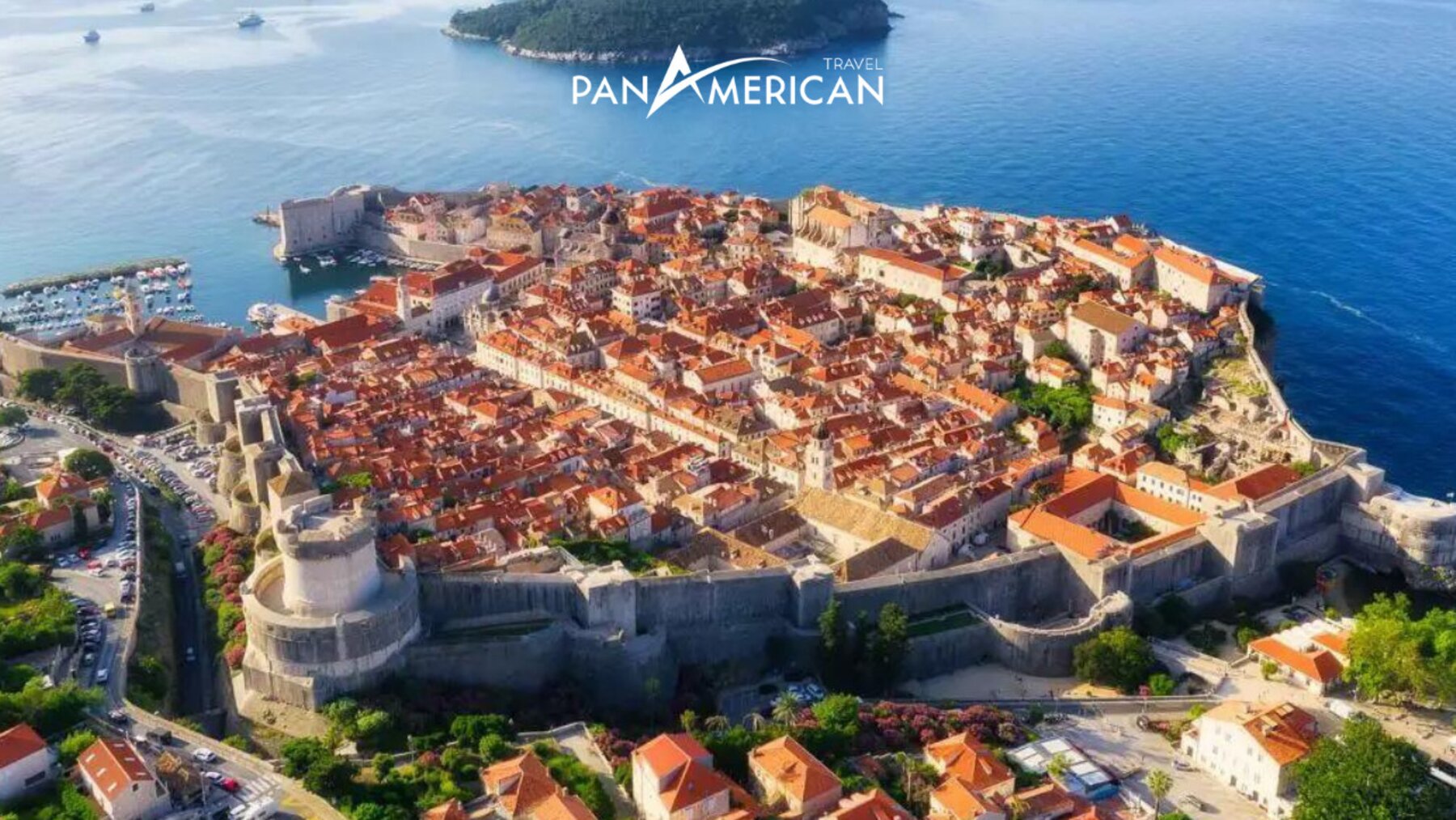 Thành phố Dubrovnik nổi bật với những ngôi nhà mái đỏ