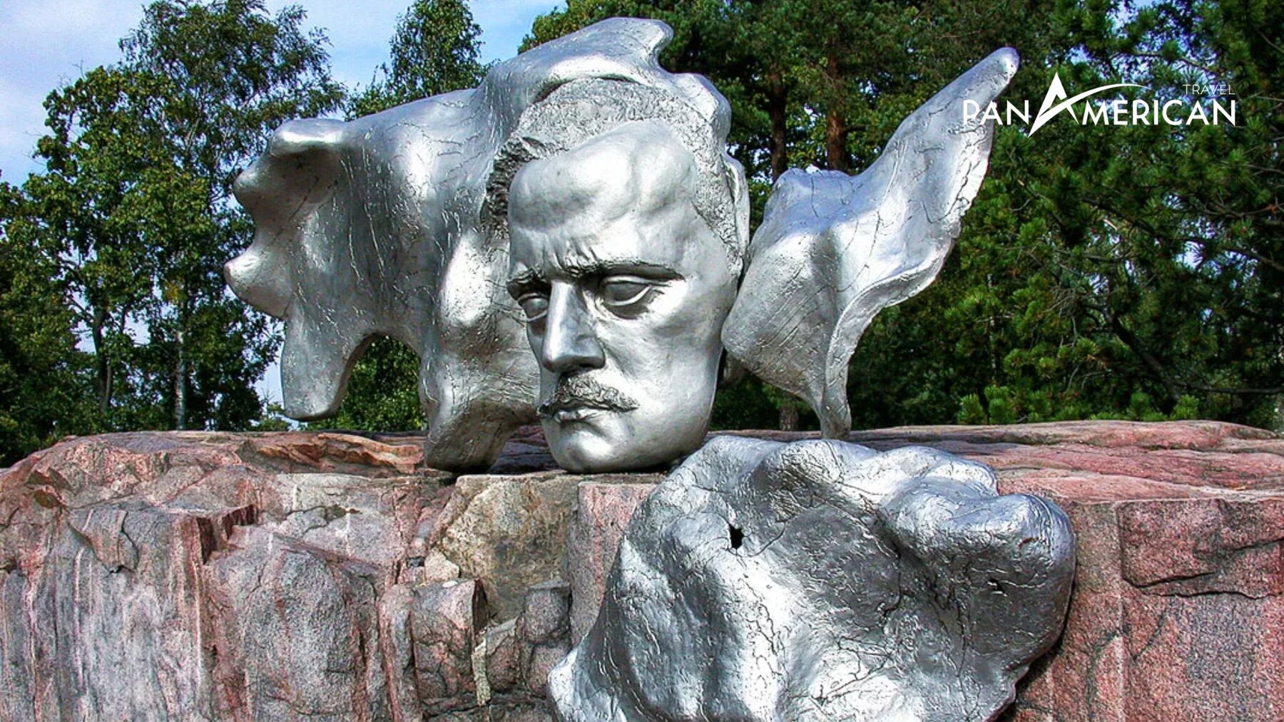 Chân dung khuôn mặt của ông Sibelius trên đài tưởng niệm