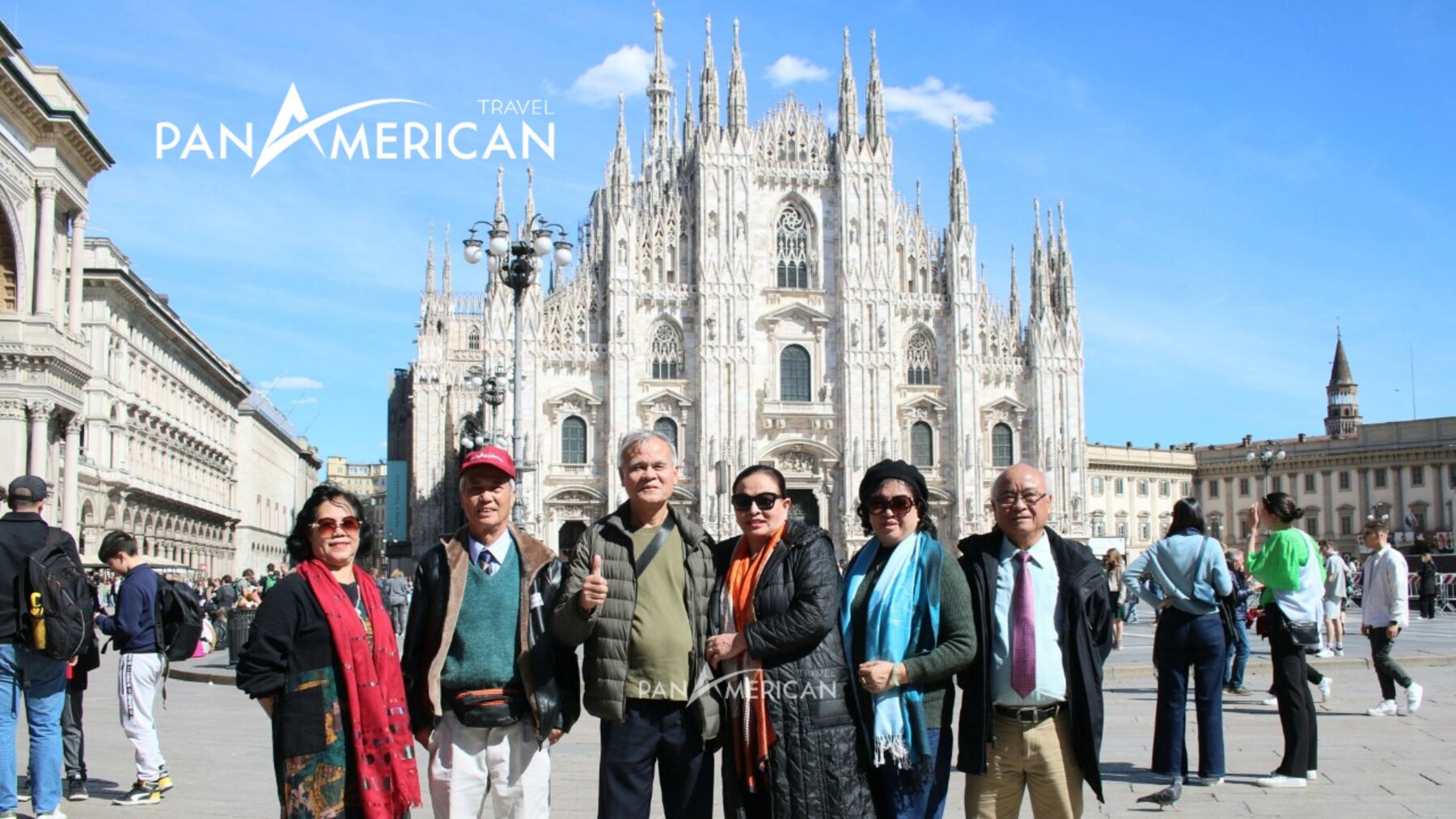 Đoàn khách của Pan American Travel ghé thăm nhà thờ Duomo Milan 