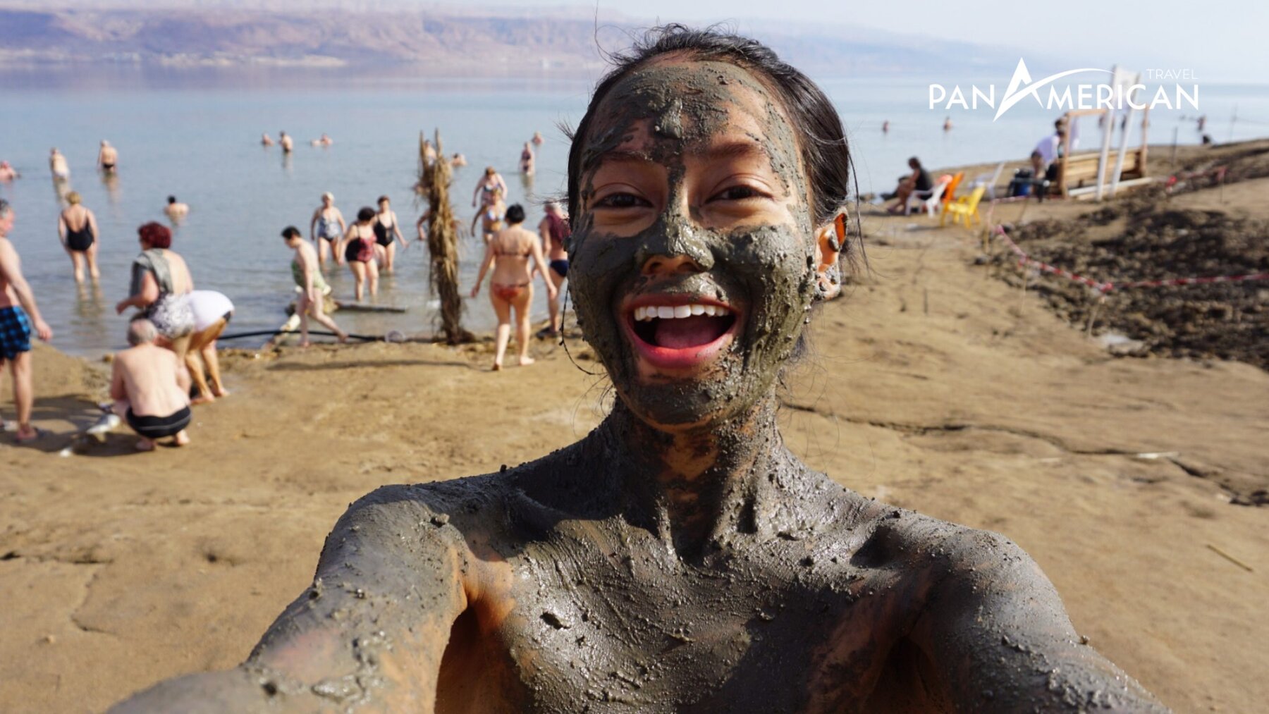 Tắm bùn khoáng tại biển Chết