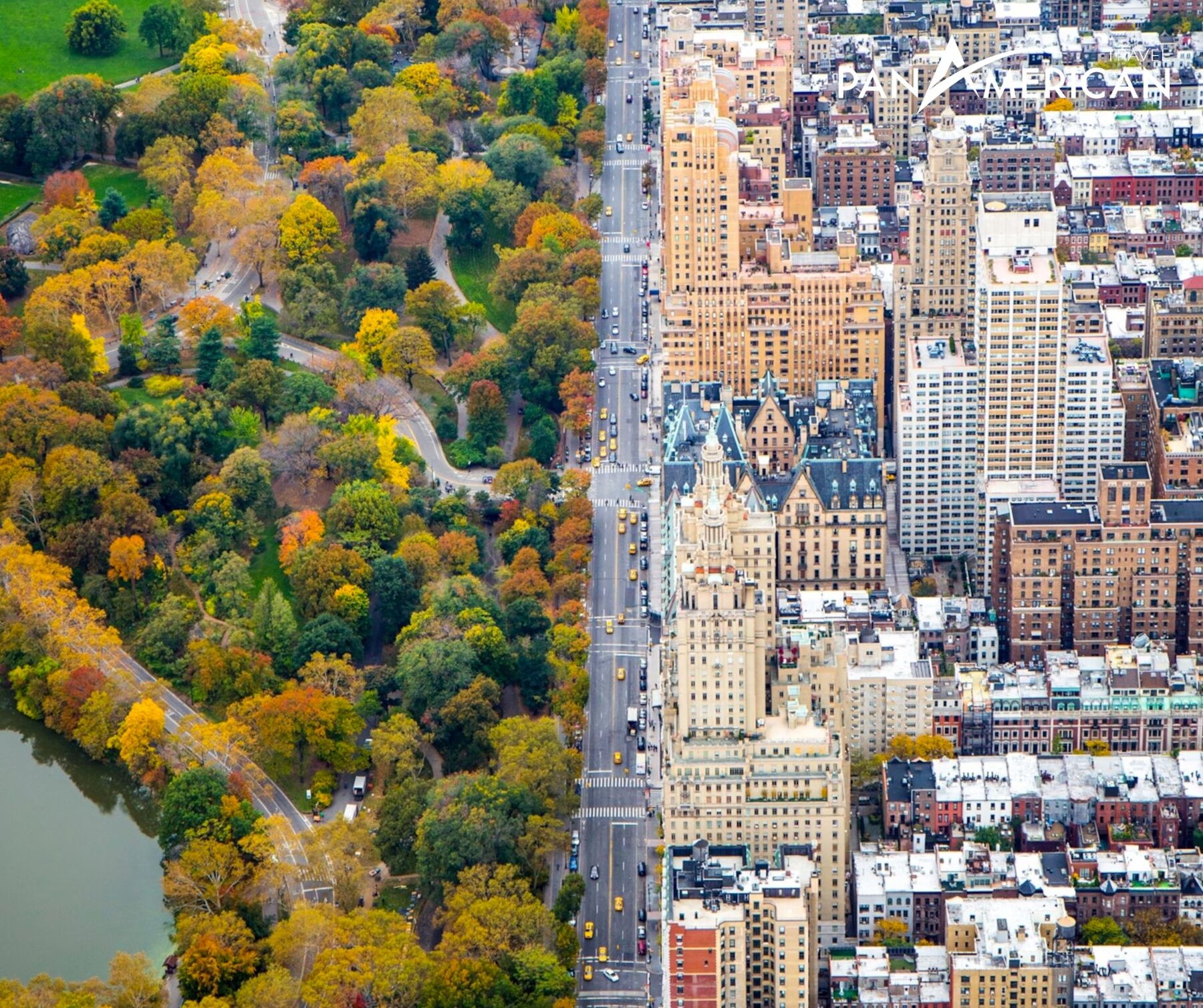 Công viên Central Park ở giữa trung tâm tạo thành không gian xanh đối lập với sự hiện đại, sôi động của thành phố